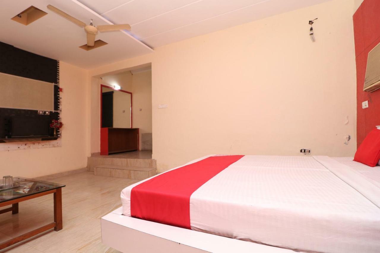 Oyo 29852 Hotel Golden View Abadpura Ngoại thất bức ảnh