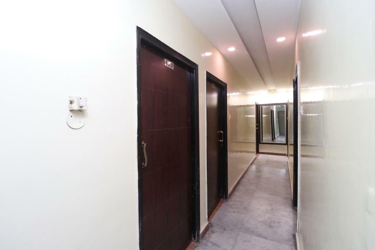 Oyo 29852 Hotel Golden View Abadpura Ngoại thất bức ảnh