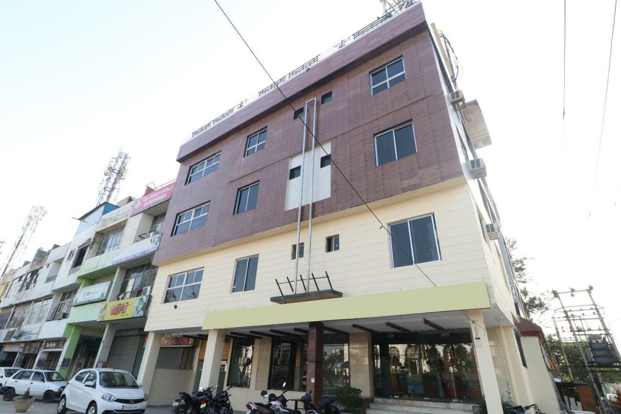 Oyo 29852 Hotel Golden View Abadpura Ngoại thất bức ảnh