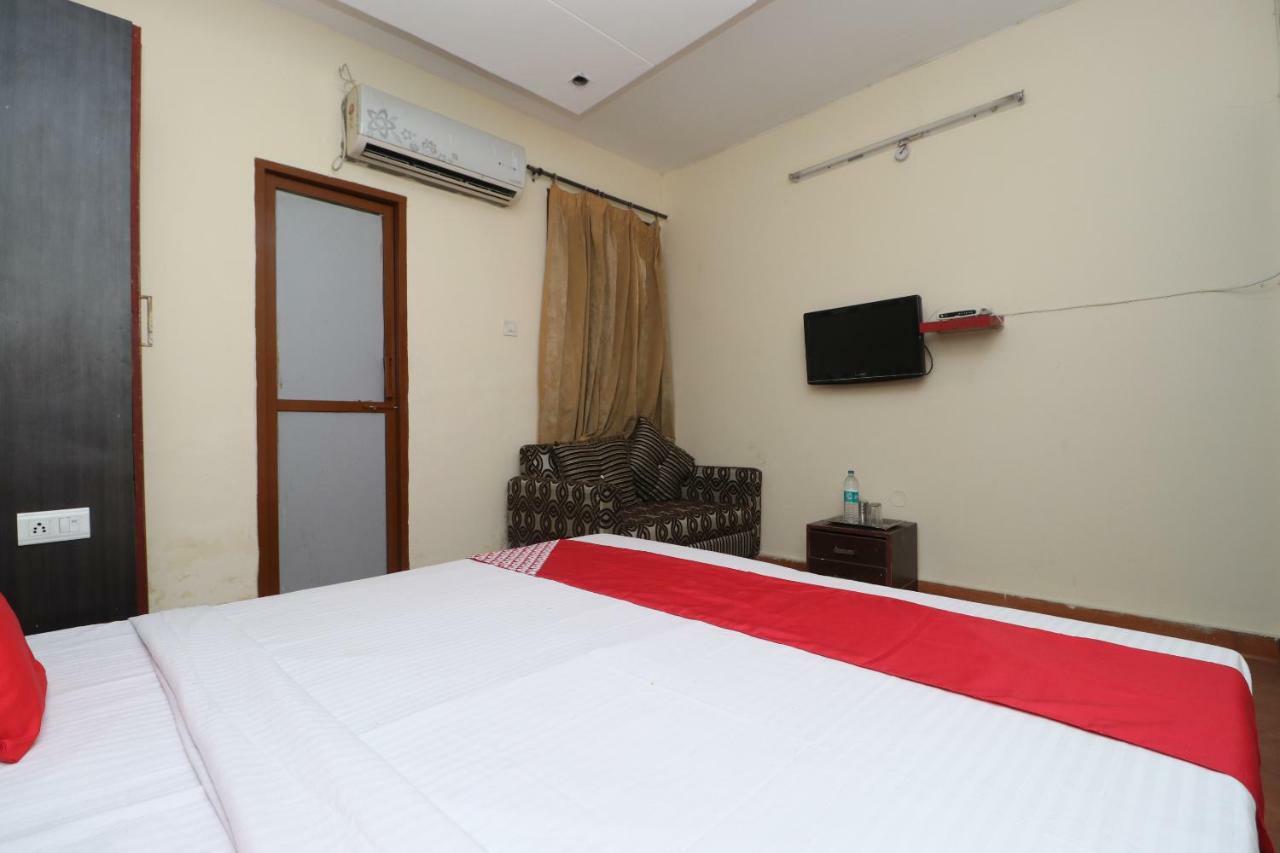 Oyo 29852 Hotel Golden View Abadpura Ngoại thất bức ảnh