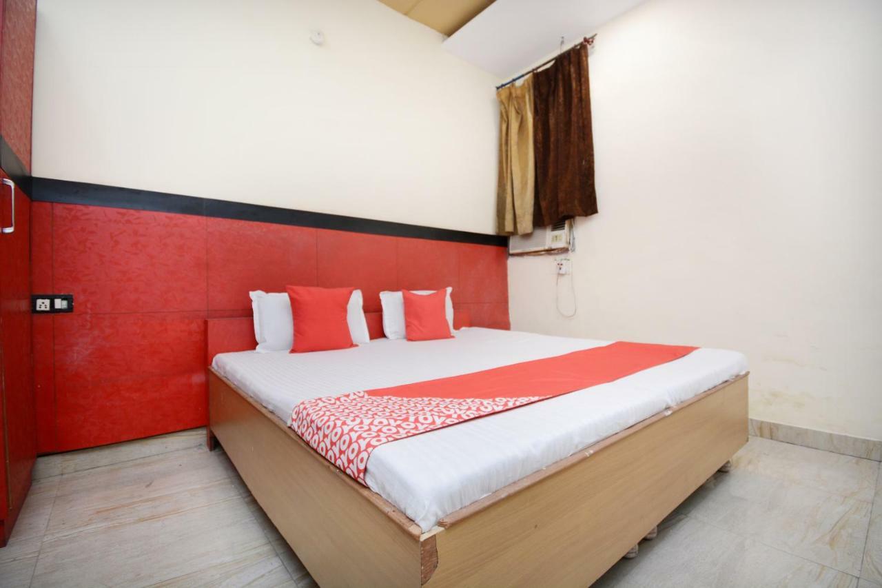 Oyo 29852 Hotel Golden View Abadpura Ngoại thất bức ảnh