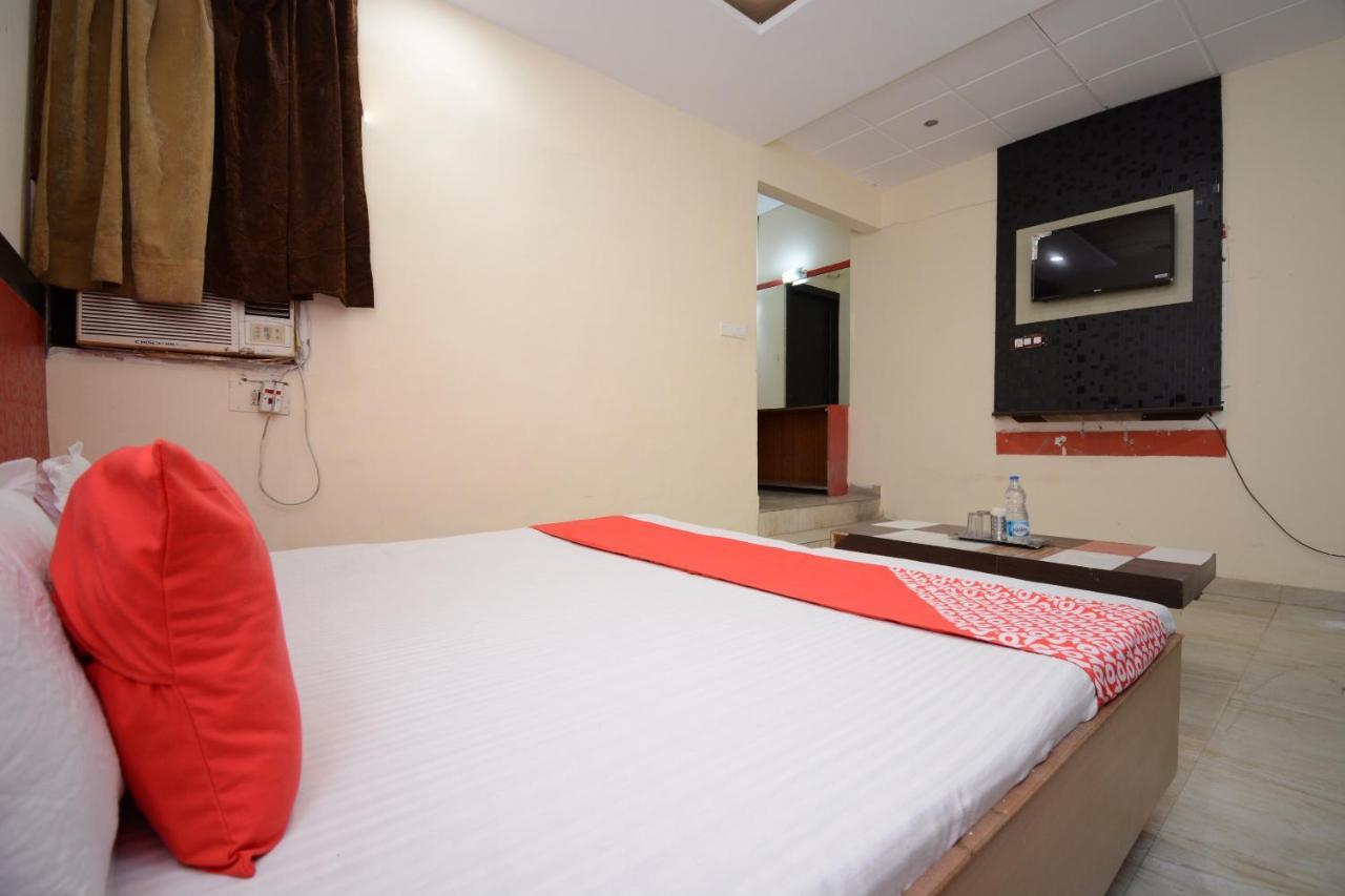 Oyo 29852 Hotel Golden View Abadpura Ngoại thất bức ảnh